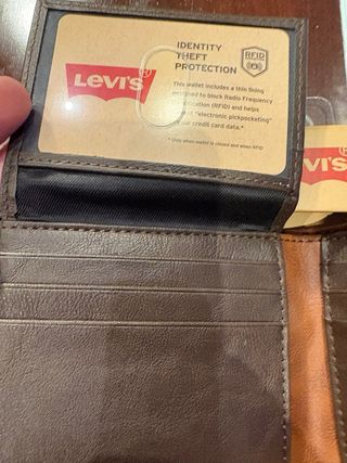 Cartera Levi's Bifold Negra y Marrón Nueva