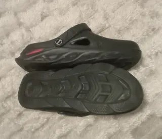 Chanclas deportivas negras