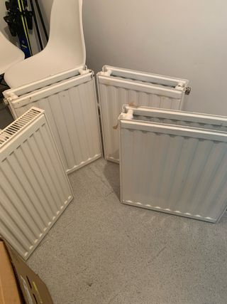 Radiadores de metal blancos