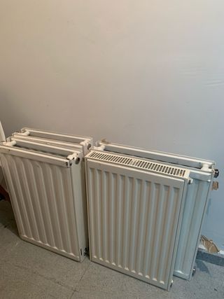 Radiadores de metal blancos