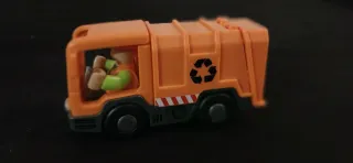 Tren y camiones de madera