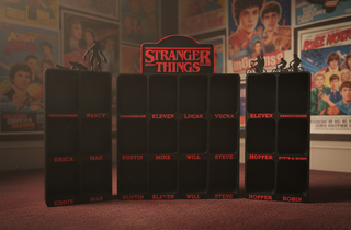 Expositor Stranger Things + Soportes para funkos