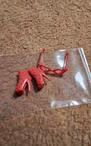 Zapatos y Gafas para Muñecas