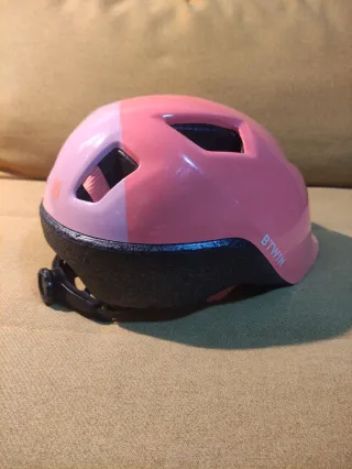Casco bici/patinaje infantil rosa coral Decathlon.