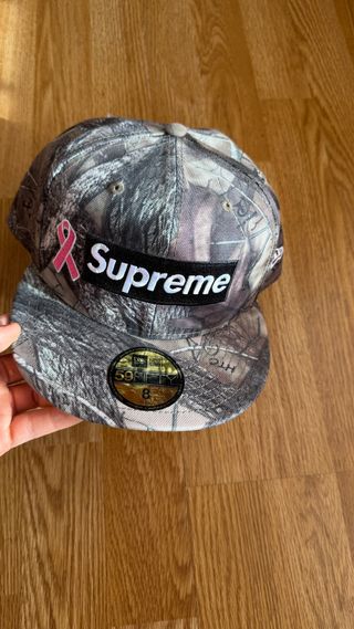 Gorra Supreme x New Era Cáncer Mama