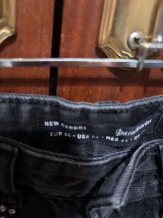 Pantalones vaqueros Stradivarius negros Talla 34