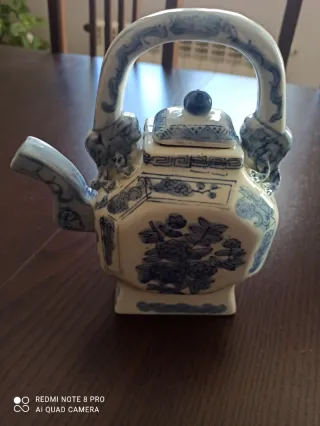 Set di 8 teiere in porcellana