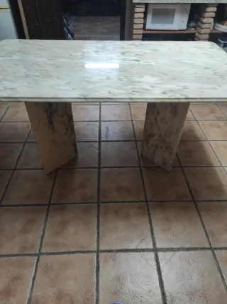 Mesa de salón de mármol