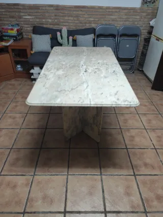Mesa de salón de mármol