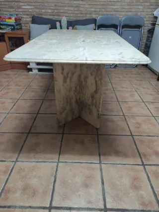 Mesa de salón de mármol