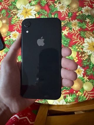 iPhone XR 64 GB en buen estado – fundas incluidas