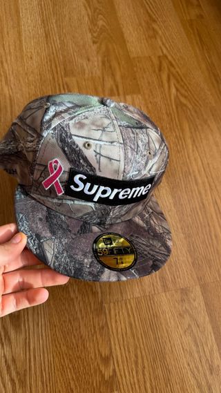 Gorra Supreme x New Era Cáncer Mama