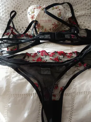 Conjunto lencería negro y rojo