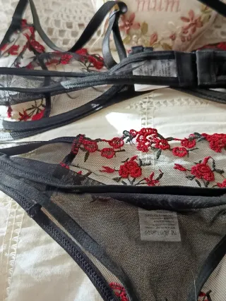 Conjunto lencería negro y rojo