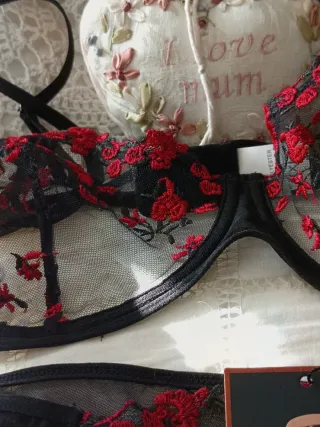 Conjunto lencería negro y rojo