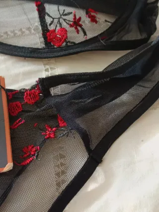 Conjunto lencería negro y rojo