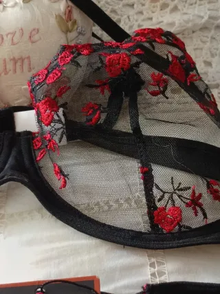 Conjunto lencería negro y rojo
