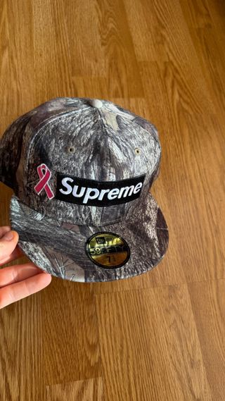 Gorra Supreme x New Era Cáncer Mama