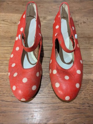 Vestido de Sevillana para niña con zapatos a juego