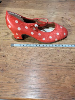 Vestido de Sevillana para niña con zapatos a juego