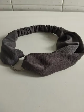 Diadema gris con anilla metálica