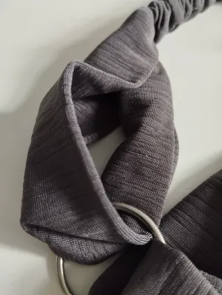 Diadema gris con anilla metálica