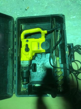 Martillo Rotativo DeWalt con Accesorios d25600k