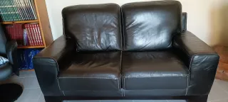 Sofá de cuero negro