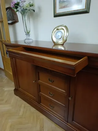 Aparador de madera estilo clásico