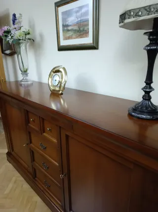 Aparador de madera estilo clásico