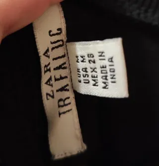 Vestido negro Trafaluc Zara con adornos