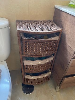 Cajonera de mimbre para baño