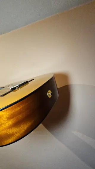 Guitarra Admira Juanita Clásica amplificada