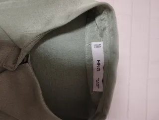 Blusa verde Mango. Pone talla S pero parece una M