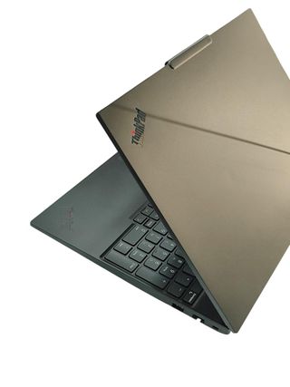 PORTATIL LENOVO THINKPAD E16 GEN3 512GB/16GB RAM/AMD RYZEN 5 230W + CAJA