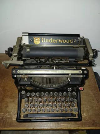 Máquina de escribir Underwood antigua