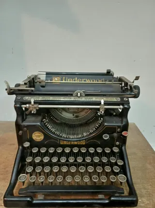 Máquina de escribir Underwood antigua