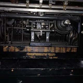 Máquina de escribir Underwood antigua