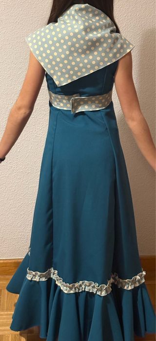 Bata flamenca con volantes y cuello