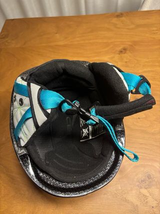 Casco de esquí CEBE negro con logo verde