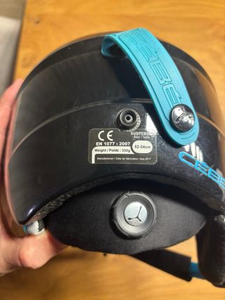 Casco de esquí CEBE negro con logo verde