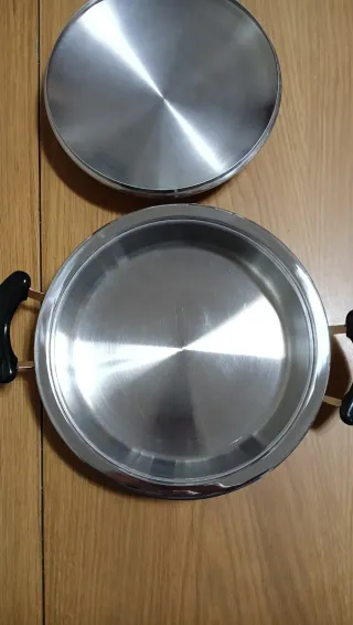 Cazuela AMC 24 x 6 cm  COMO NUEVA