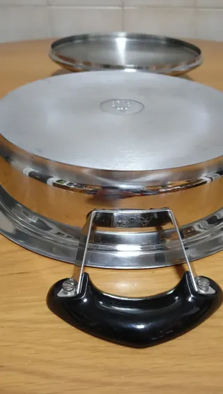 Cazuela AMC 24 x 6 cm  COMO NUEVA