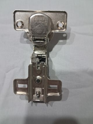 Bisagras para muebles de cocina