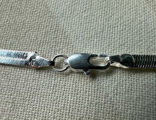 Cadena de plata plana