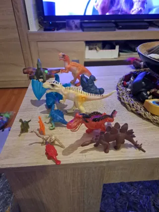 Lote de dinosaurios de juguete