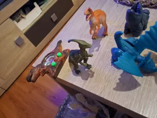 Lote de dinosaurios de juguete