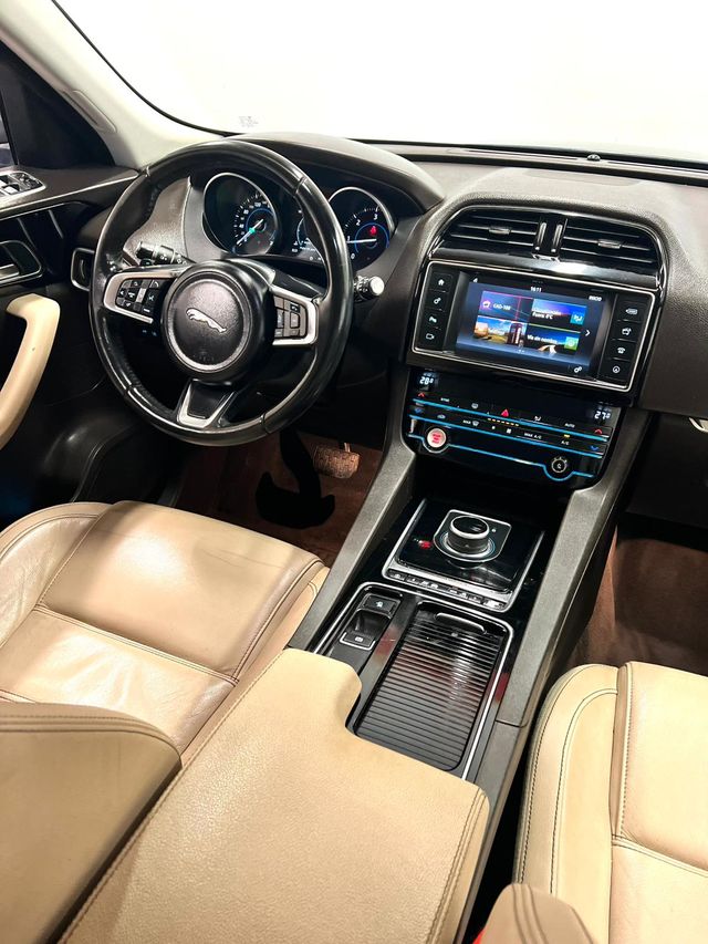 Jaguar F-Pace 2018 2.0 4x4