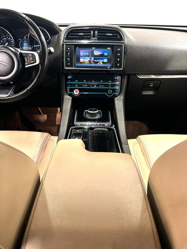 Jaguar F-Pace 2018 2.0 4x4