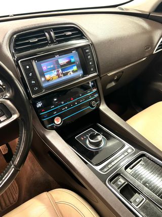 Jaguar F-Pace 2018 2.0 4x4